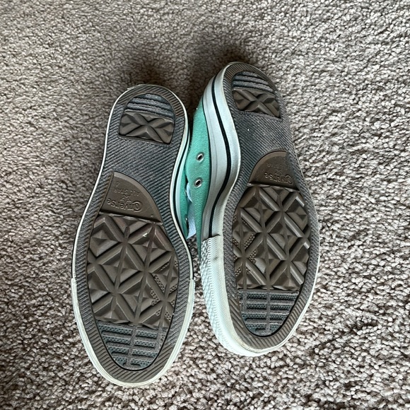 Women’s Size 6 Converse - Picture 4 of 4